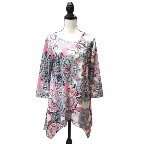 NWOT Fashion & Best Floral Sharkbite Tunic Top - Picture 1 of 5